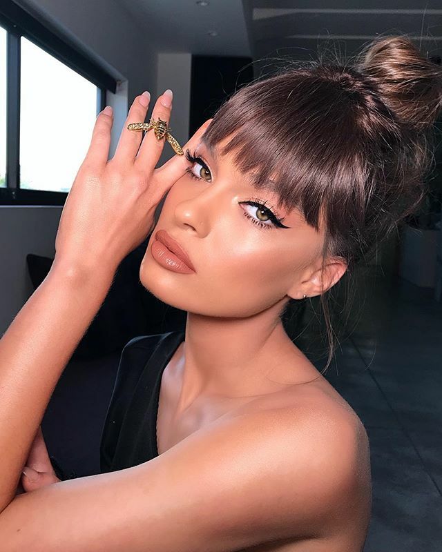 lipgloss, bun, tanned and make up glow