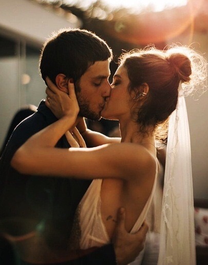 kiss, romance and inspiration