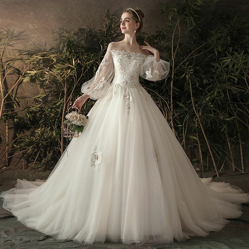 bride, tulle wedding gown, bridal and elegant wedding dress