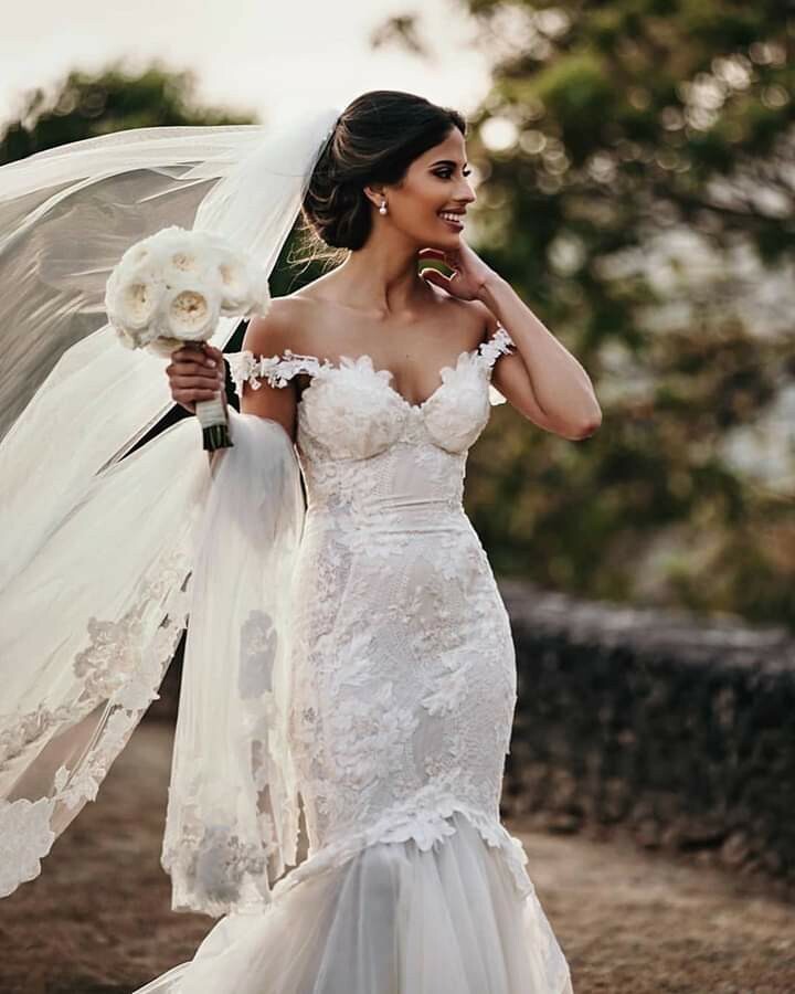 Modell, flowers, fashion and veil
