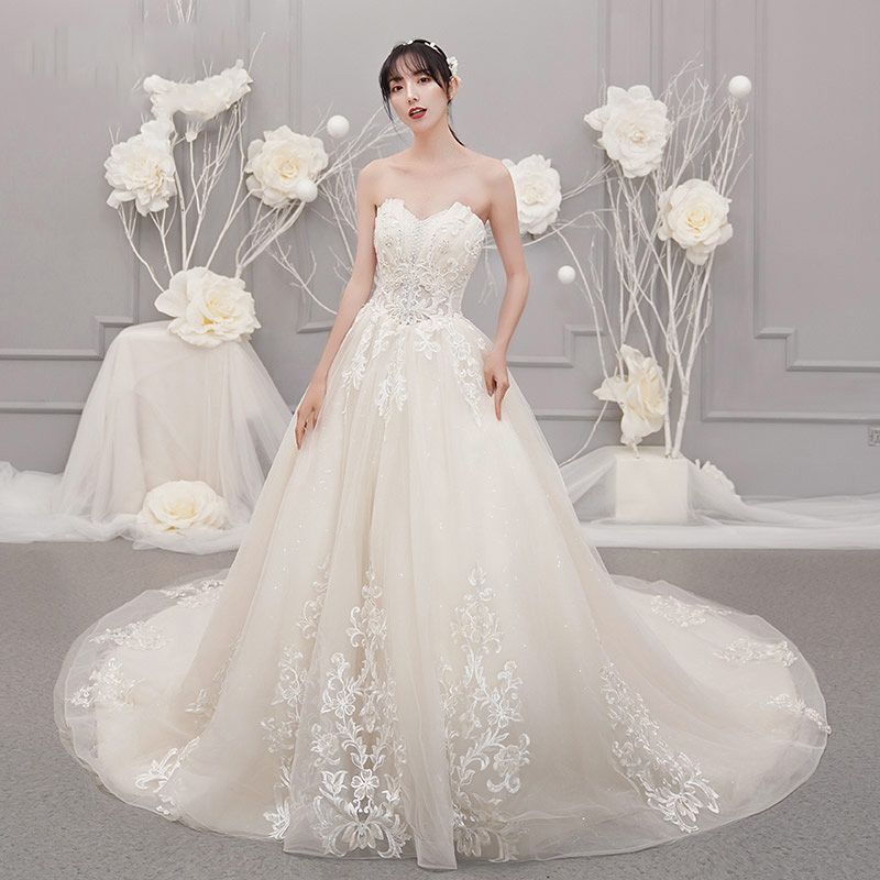 bride, sweetheart wedding dress, girl and tulle wedding gown