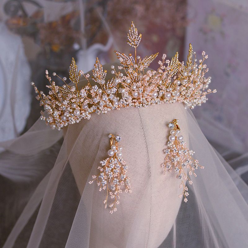 wedding accessories, bridal hair accessories, earrings and tiara