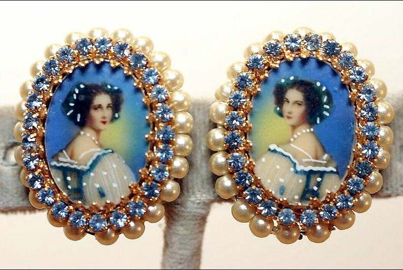 dog tooth prong set, renaissance fair, faux pearls and oval shape