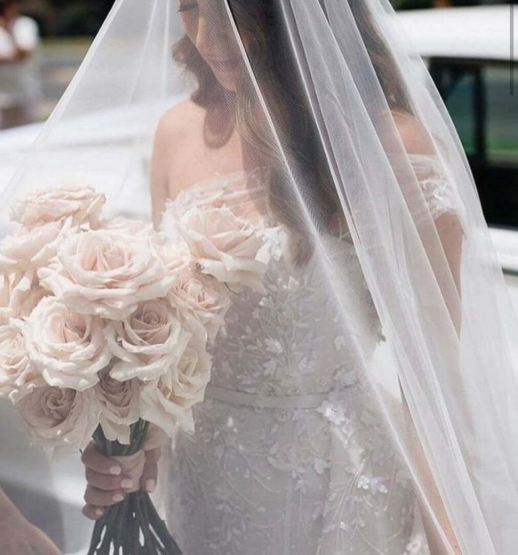 white dress, chic, bridal and flowers