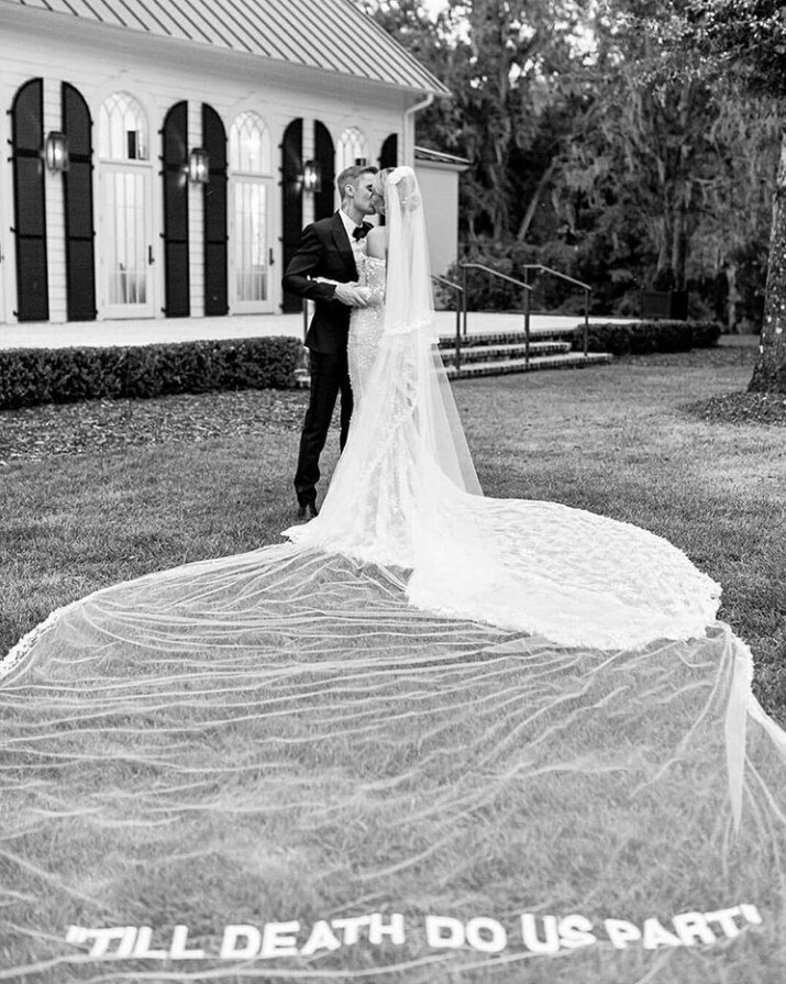 hailey rhode bieber, couple, romantic and black and white