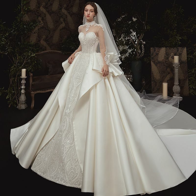 high end wedding drsss, bridal gown, bride and vintage wedding dress