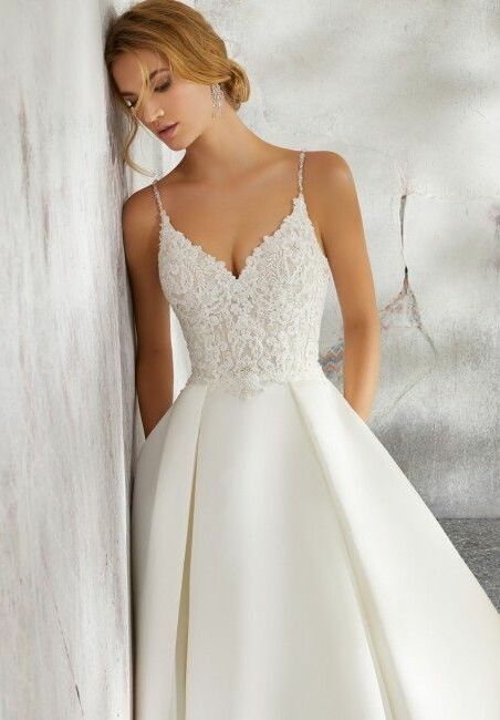spaghetti straps, spagetti straps, cleavage and wedding day