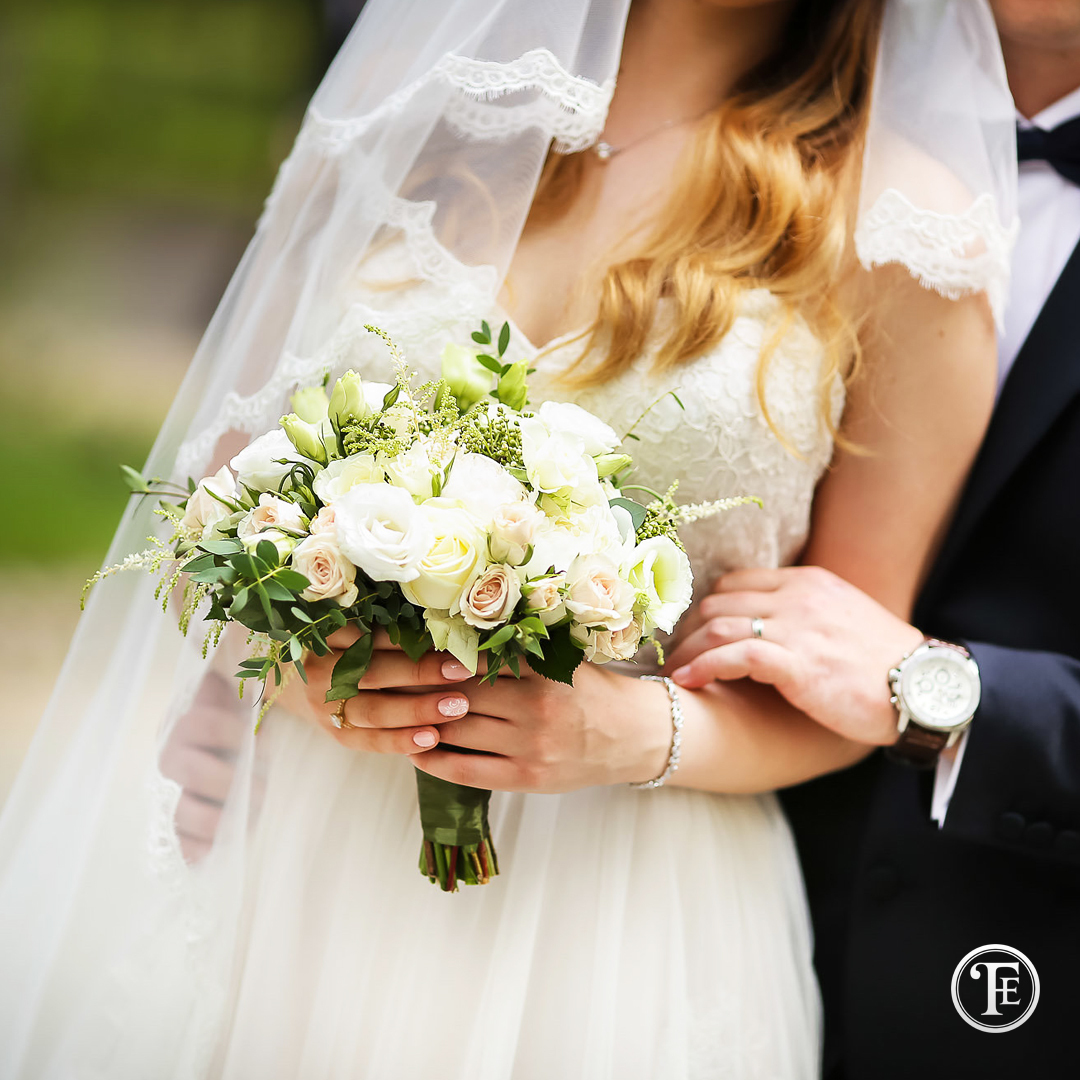 white roses, buchet mireasa, bride and wedding ideas