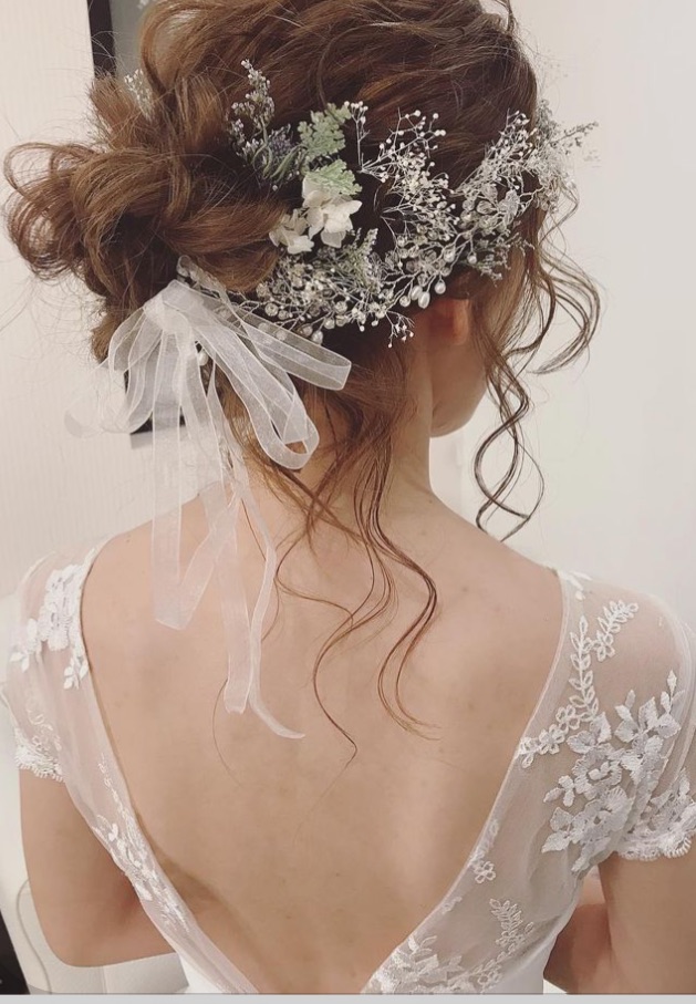 pearls, baby’s breath, ribbon and lace