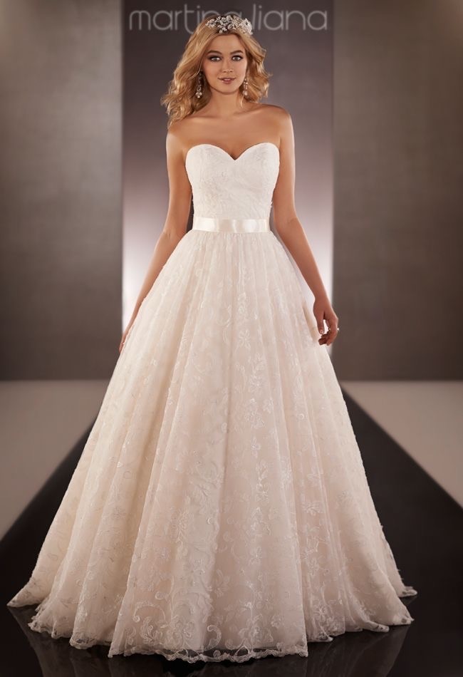 lace, wedding dresses and ribbon
