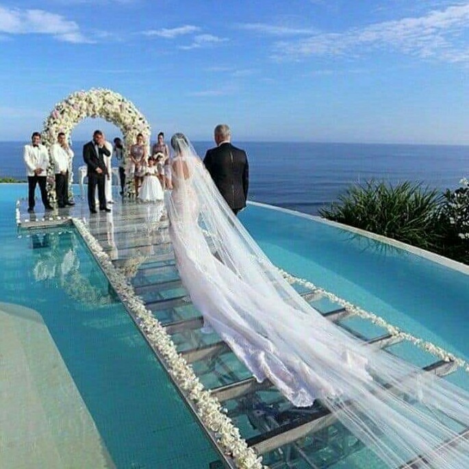 wedding walking, bride, boda and wedding goals