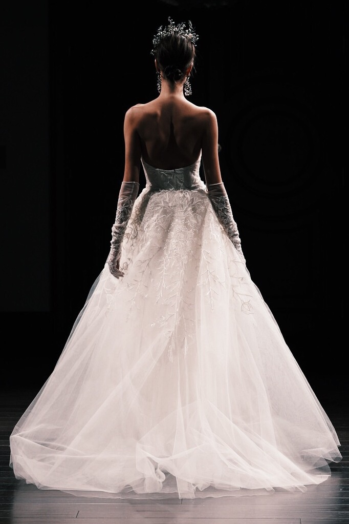 fashion, Queen, gown and gloves