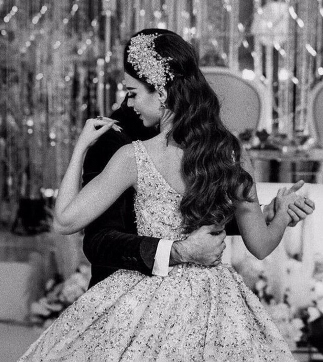romance romances, حين تحيطني يدك, بوسة بوس قبلة قبلات and black and white