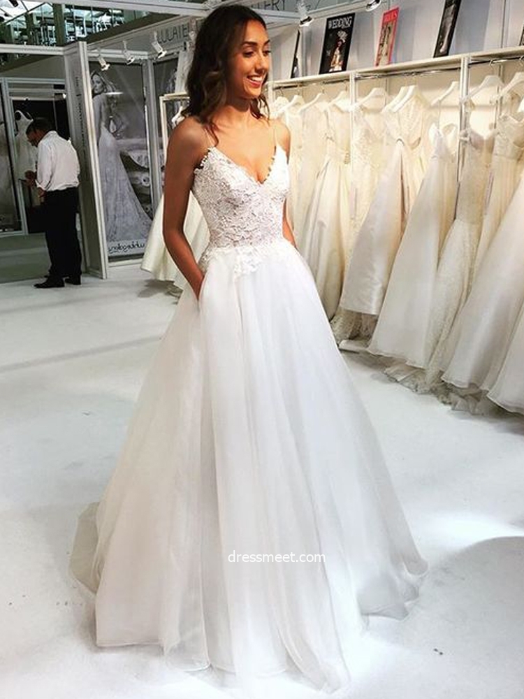 lace wedding dress, bohowedding dress, white wedding dress and tulle wedding dress