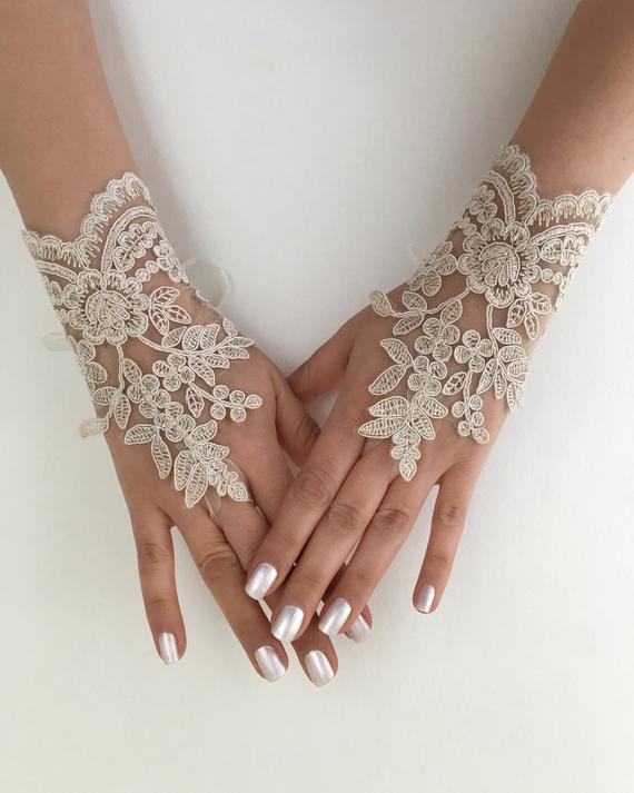 gants, lace gloves, wedding gloves and light champagne