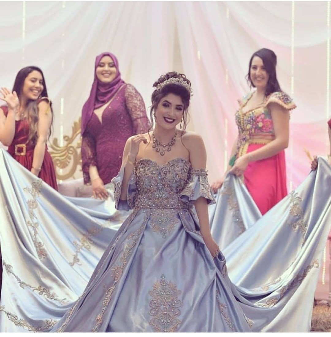 اصّدًقًاء, عروس, women and bride
