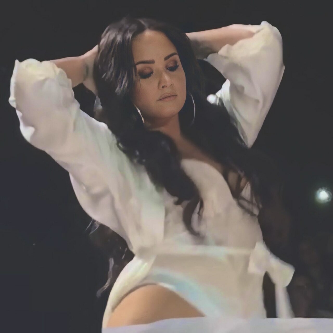 hair, demi lovato, Queen and dress