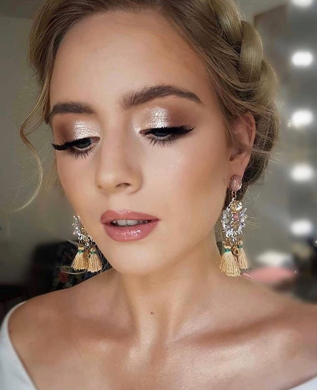 fashion, bride, lipstick color and hairstyle