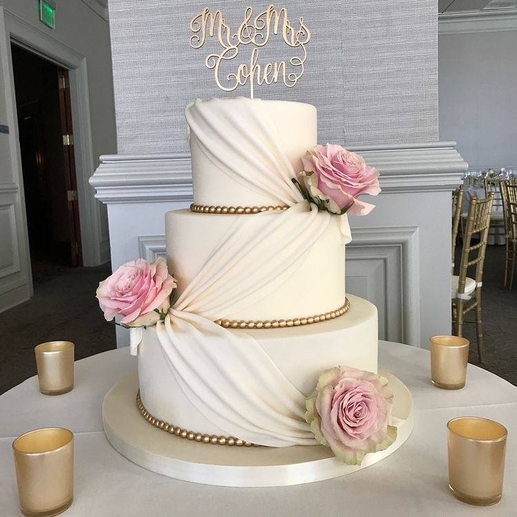decor and wedding cake