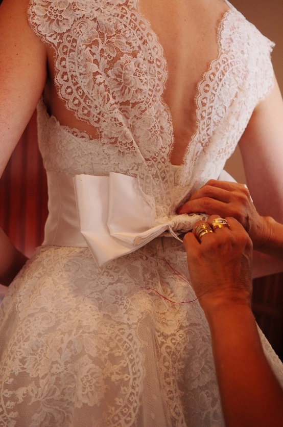 wedding dress, v back, bow and beautiful wedding dress