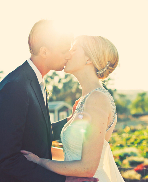 groom, bride, sunshine and kiss