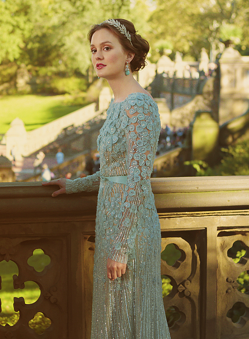 dress, amazing, chair and leighton meester