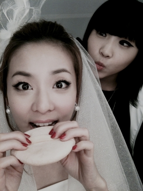 sandara park, 2ne1, minzy and wedding dress