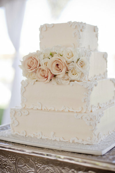 hennilovesleo, flowers and cake
