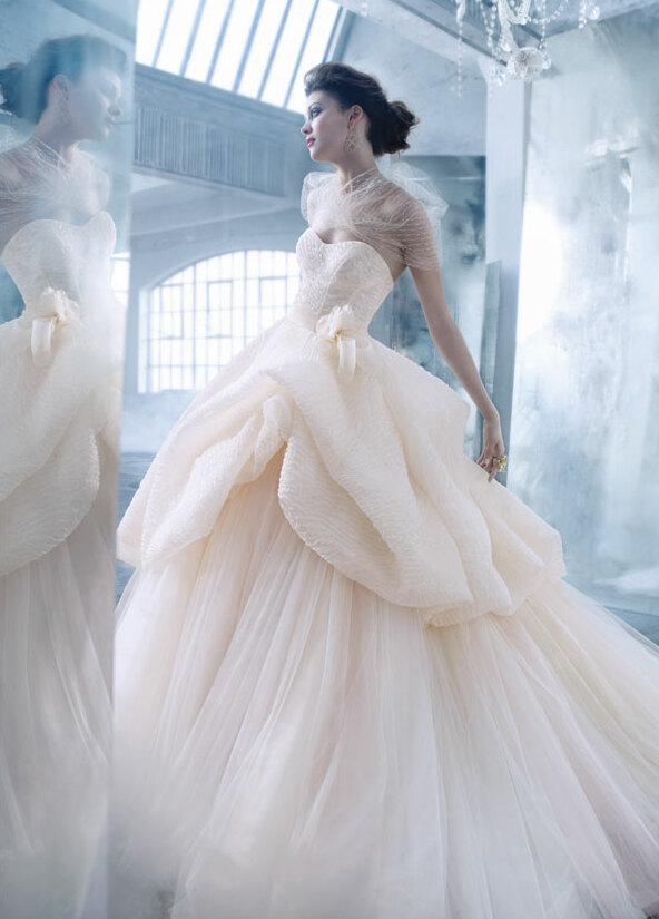 pregnant wedding dresses, maternity wedding dresses, weddings and wedding hairstyle