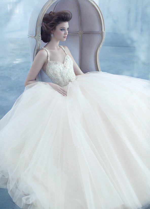 pregnant wedding dresses, maternity wedding dresses, weddings and wedding hairstyle