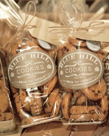 bride, favors and sweet