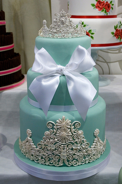 cake, piping and wedding cake