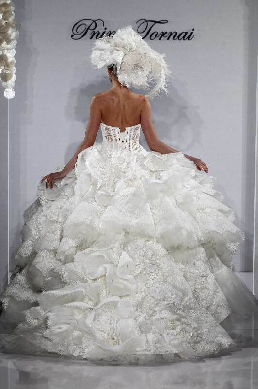 pnina tornai and wedding dress