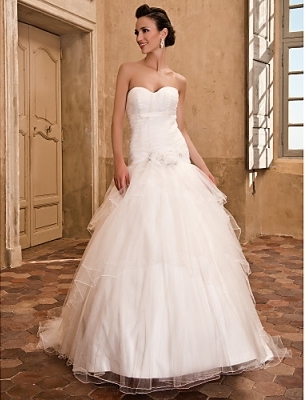 detailing wedding dress, long wedding dress and strapless wedding dress