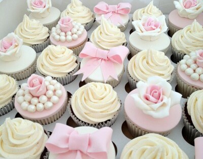 pink cupcake and wedding cupcake