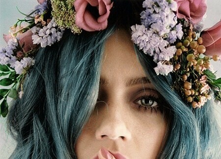 blue hair, happy and coroa de flores