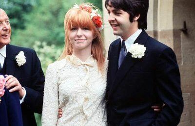 couple, cute and the beatles