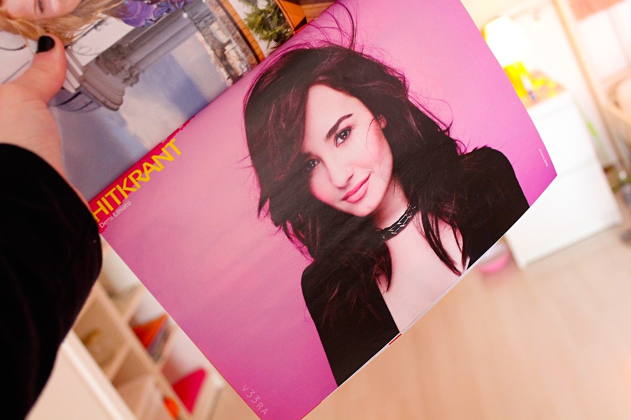 ariana, room, demi lovato and happy
