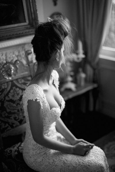 lonleyness, wedding dress and wait