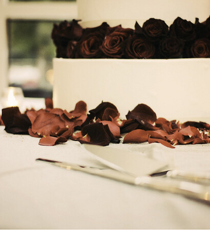 gabrielle kai photography, rose petals and wedding cake