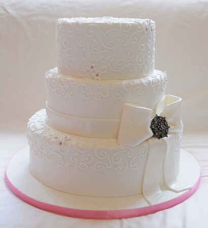 swirl pattern, wedding cake and white