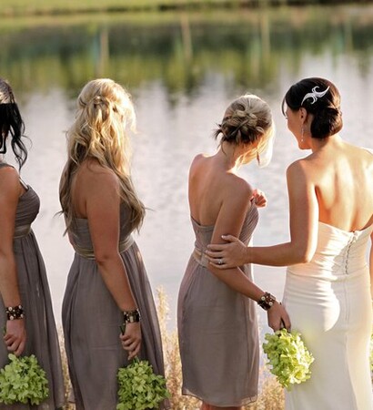bridesmaids and en