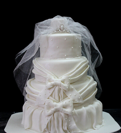 Dubai, wedding cake and photography