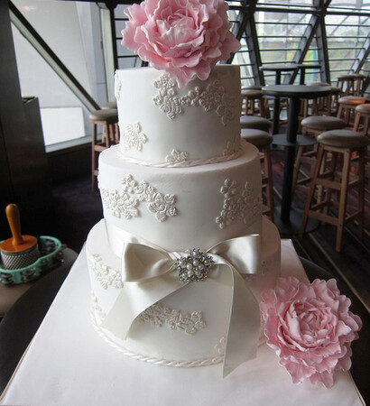 lace wedding cake, wedding cake and photography