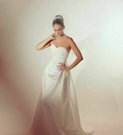 novia, wedding gown and placanica
