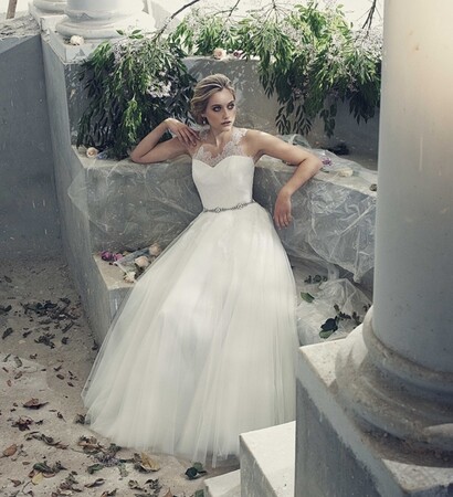 classy wedding dresses and en