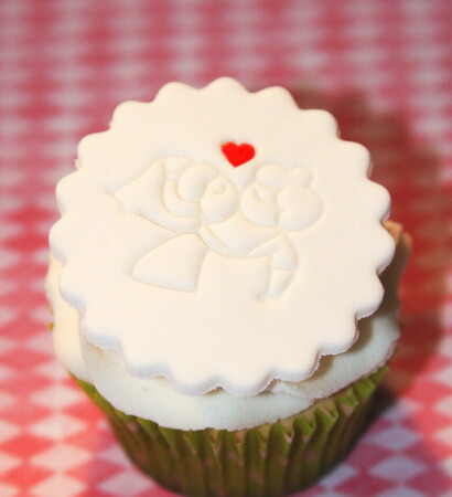 sweet, kiss and cupcake