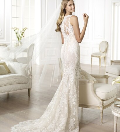 atelier pronovias, lace and sexy back