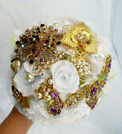 brooch bouquet, gold and flowers
