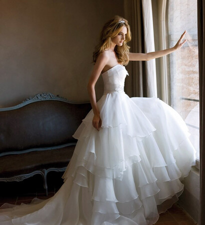 wedding dress and alessandra rinaudo